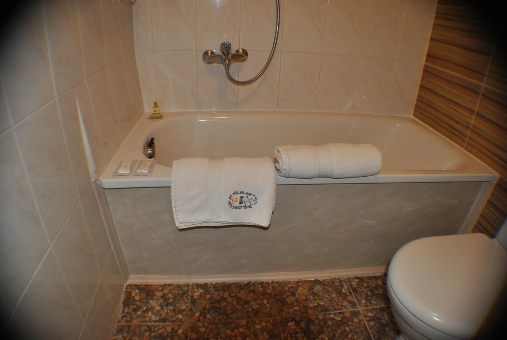 Tvirtove Apartment Вилнюс Стая снимка